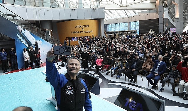 Alper Gezeravcı Uzay Yolculuğu Sonrası İlk Gençlik Buluşmasını Konya Bilim Merkezi’nde Yaptı