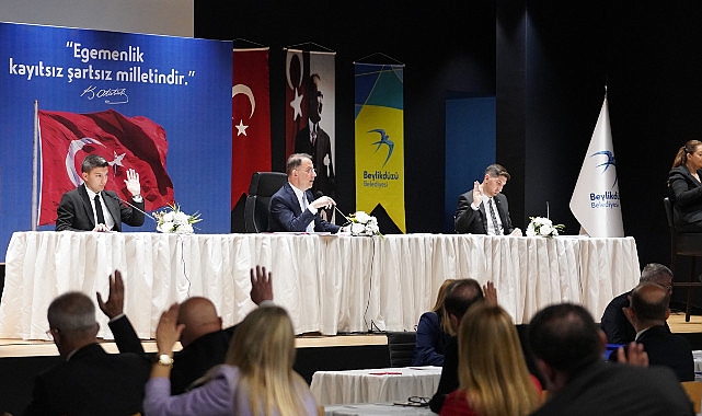 Beylikdüzü Belediyesi, yeni dönemin ilk meclis toplantısını Beylikdüzü Belediye Başkanı Mehmet Murat Çalık başkanlığında gerçekleştirdi